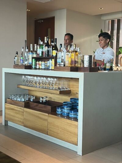 Grand Club serves complimentary alcoholic drinks each evening